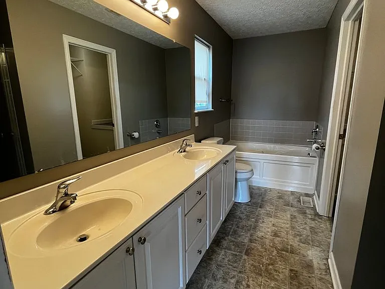 435 Vanderbuilt St — Photo 26