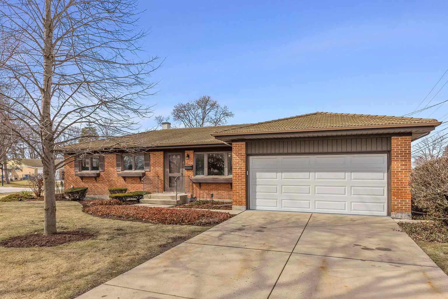 832 Leahy Cir photo 1