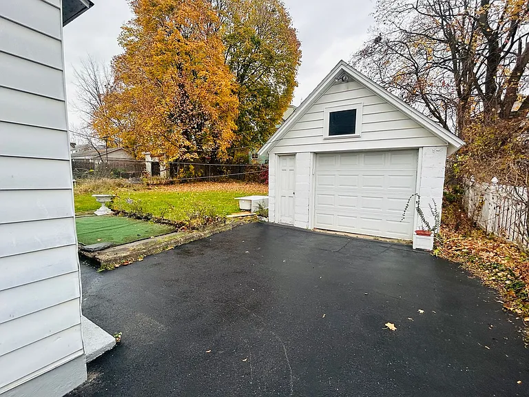 219 W Main St — Photo 19