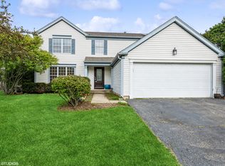 752 Edelweiss Dr, Lake Zurich, IL