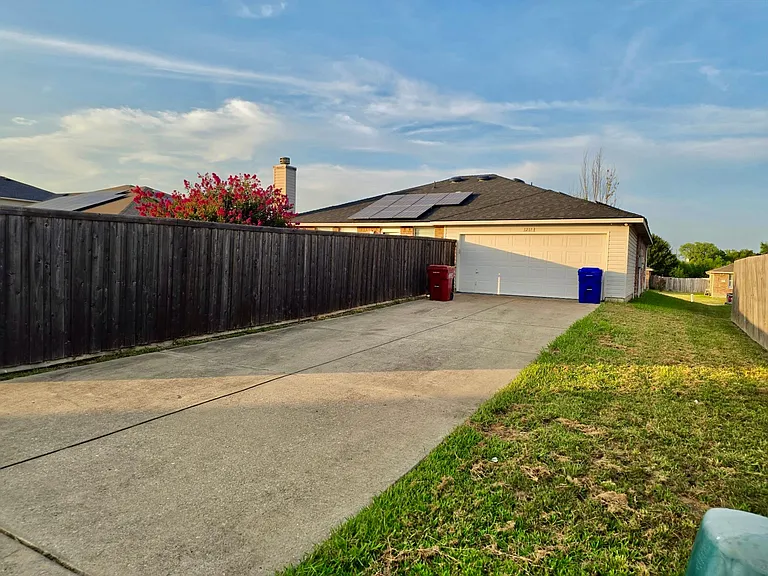 1217 Evergreen St — Photo 13