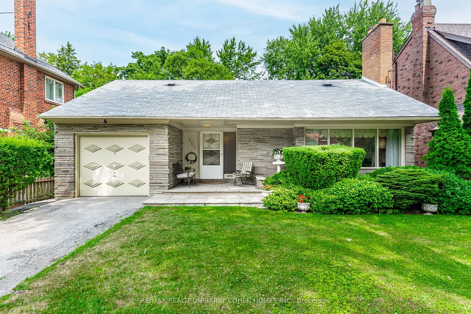200 Cortleigh Blvd photo 1