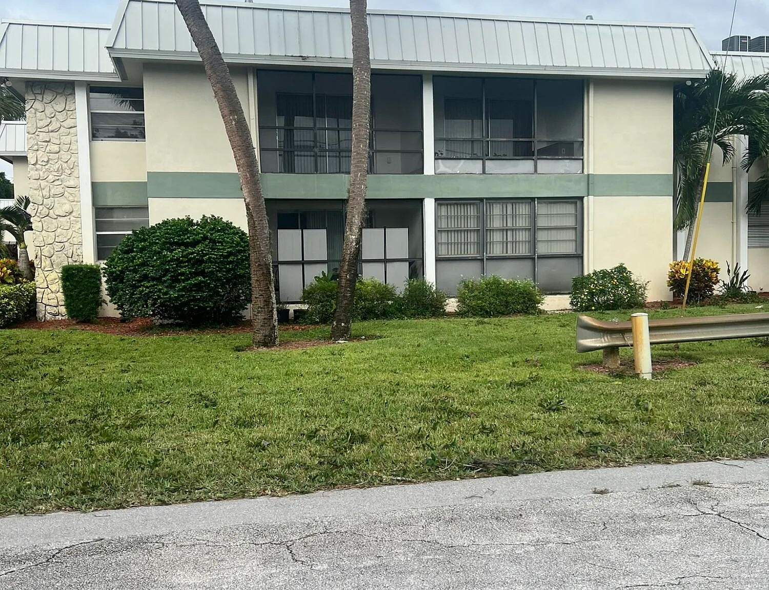 2 bed, 1.0 bath, 966 sqft, $1,600 — Photo 1