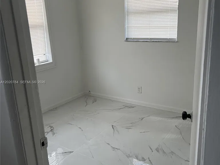 4809 SW 25th St — Photo 2