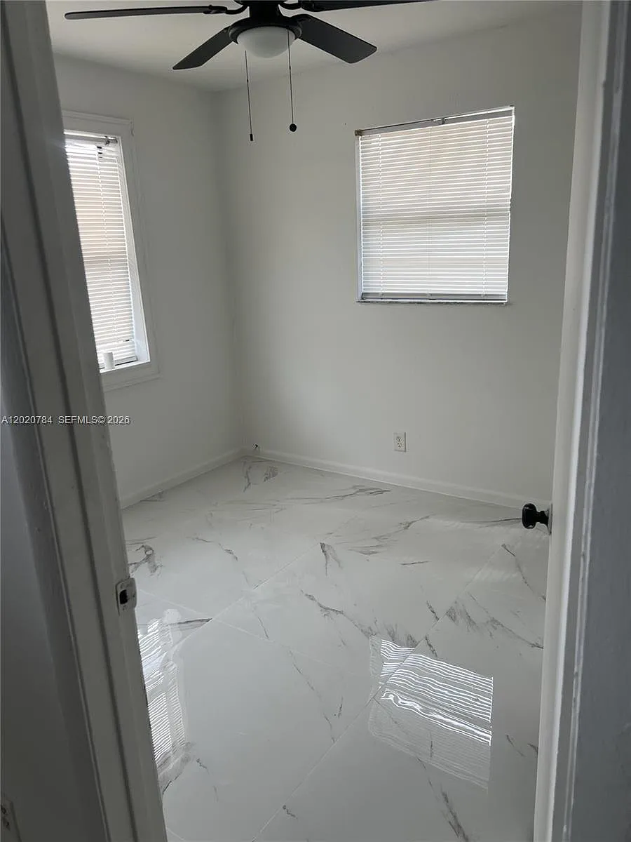 Building Photo - 4809 SW 25th St