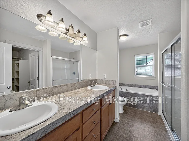 5073 NW 149th Ter — Photo 10