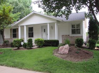2423 Country Run Ct, Maryland Heights, MO 63043