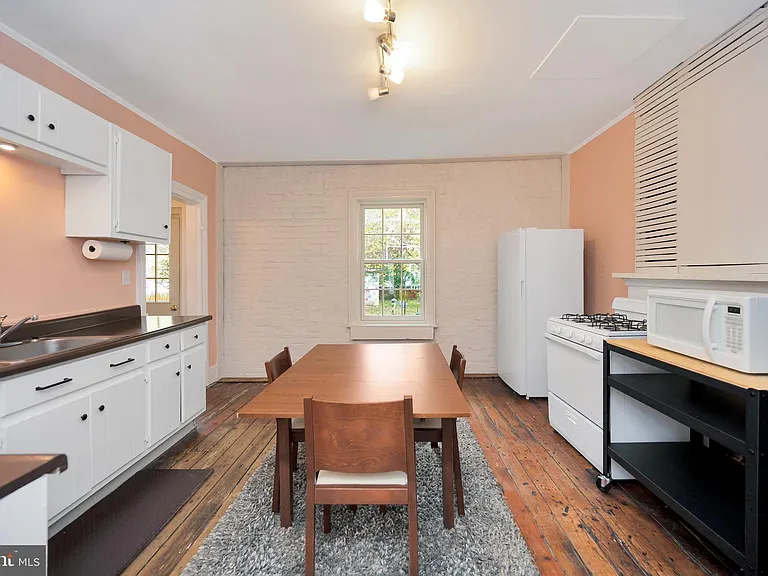 305 Prince Edward St — Photo 21
