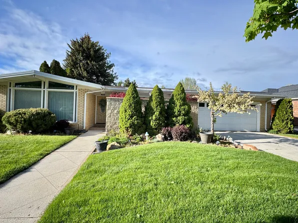 159 E Main St, Hyrum, UT 84319