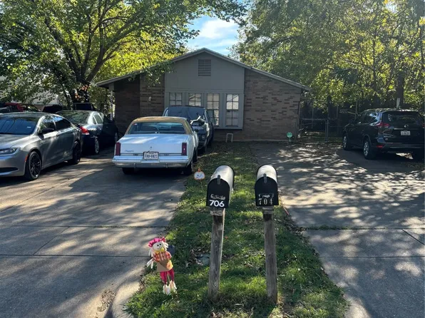 704 Peach St, Arlington, TX 76011