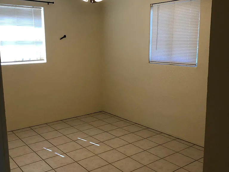 749 N Benton Ave — Photo 15