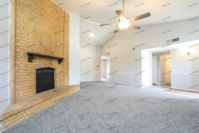 3 bed, 2.0 bath, 1560 sqft, $2,025 — Photo 4