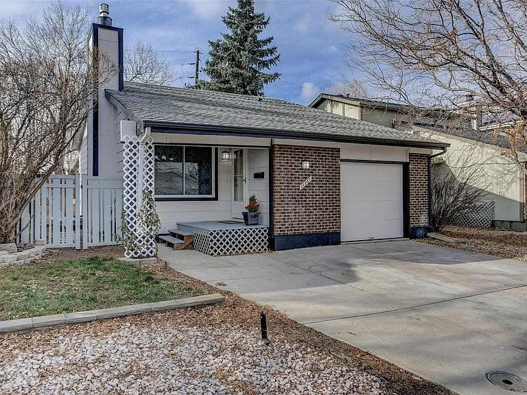 11761 Lincoln St — Photo 2