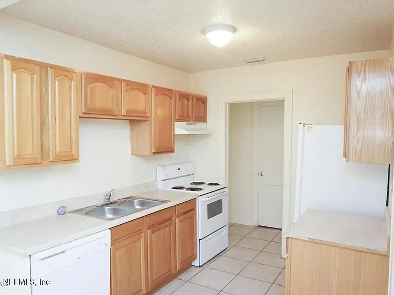 7545 Wilder Ave — Photo 3