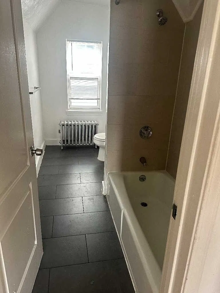 3 bed, 999 sqft, $3,390 — Photo 1