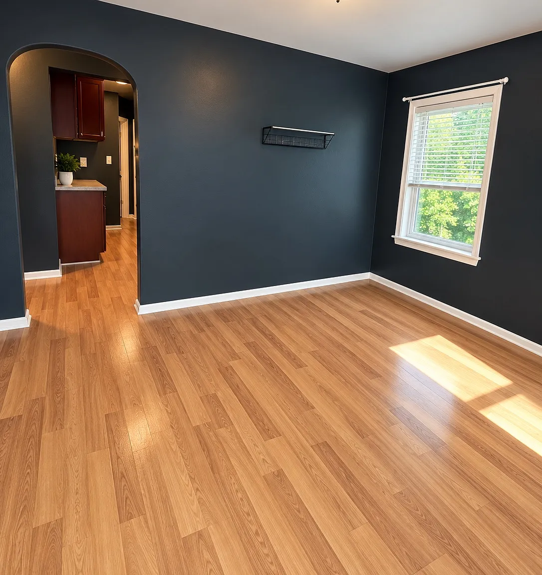 3 bed, 1000 sqft, $1,300 — Photo 2