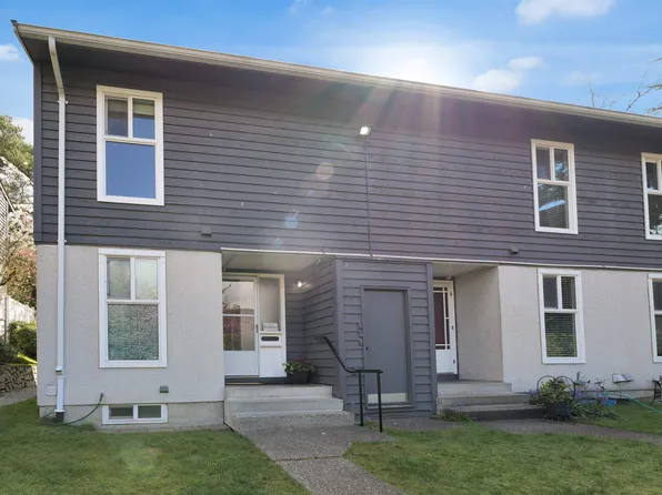 315 Schoolhouse St #25, Coquitlam, BC V3K 5P4