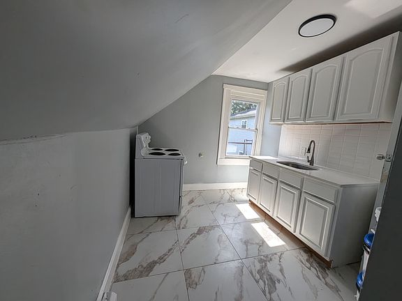 4th image of 12 Edmund Pl #3