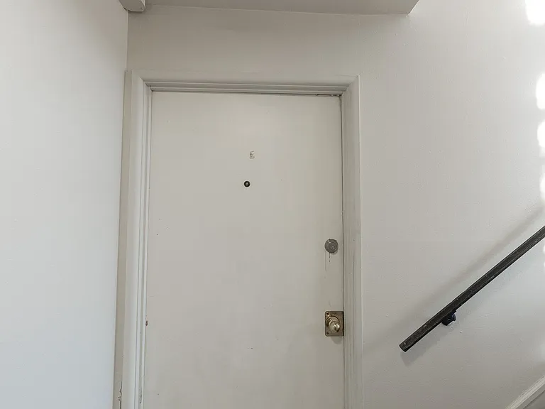 1718 E Broadway — Photo 21