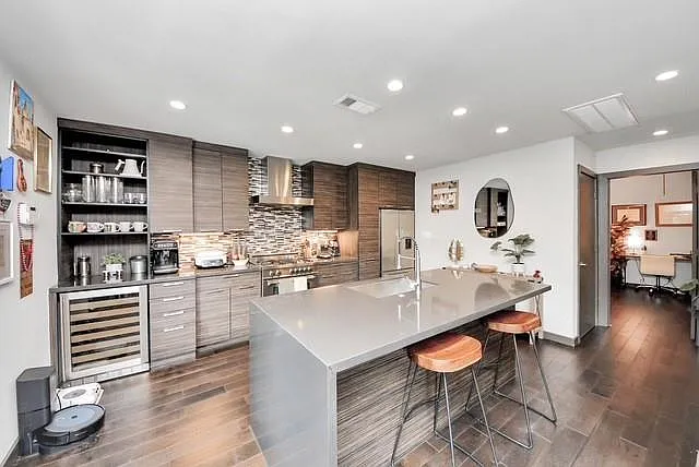 1410 Hyde Park Blvd #203 — Photo 7