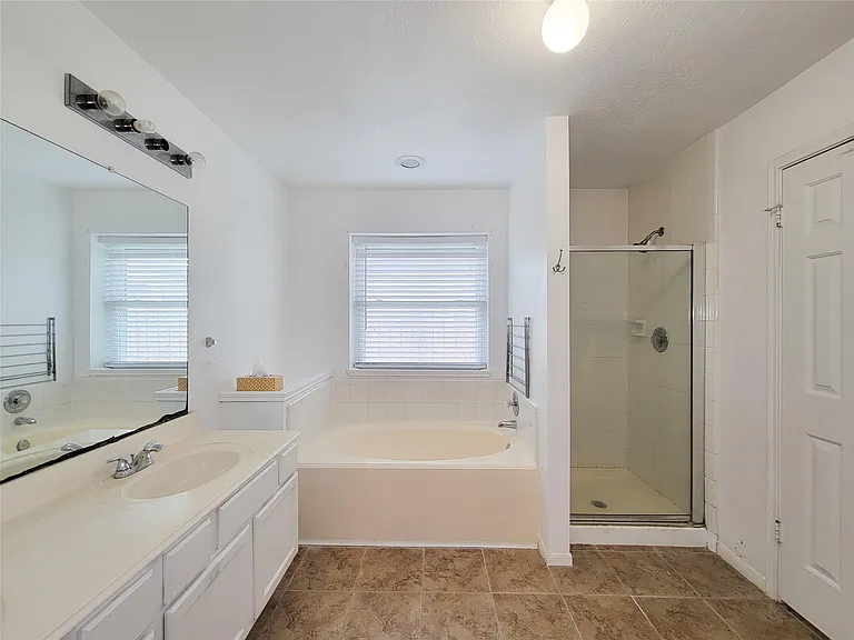 16807 Sussex Dr — Photo 28