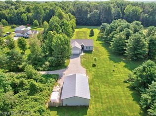7600 Pine Grove Cir, Millington, MI 48746