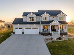 3312 Promontory Dr, Bismarck, ND 58503