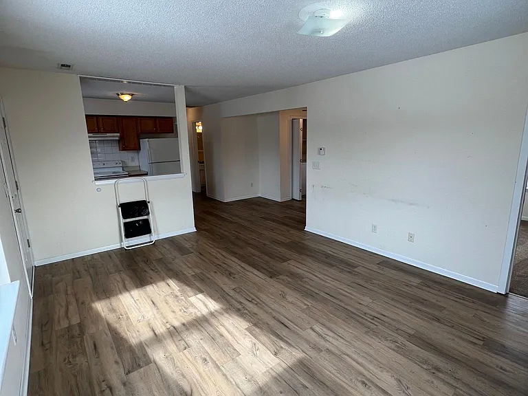 1810 Creasy Springs Rd — Photo 3