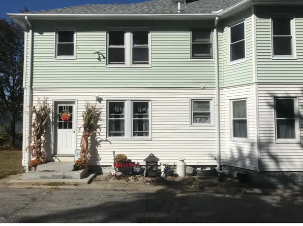 8 Auburn Ave, Johnston, RI 02919