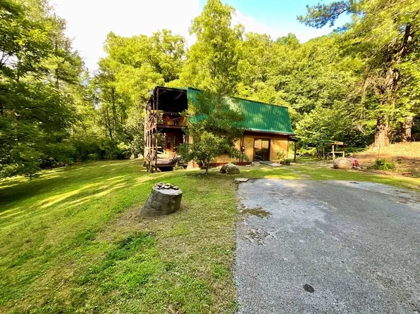 693 Billy Compton Br, Pikeville, KY 41501