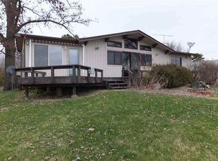 3780 Midway Beach Rd, Muscatine, IA 52761