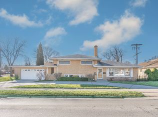 900 Devon Ave, Park Ridge, IL 60068