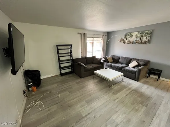 4961 River Glen Dr Unit 28, Las Vegas, NV 89103