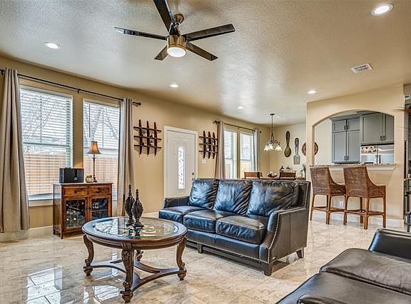 4th image of 503 Willow Ln