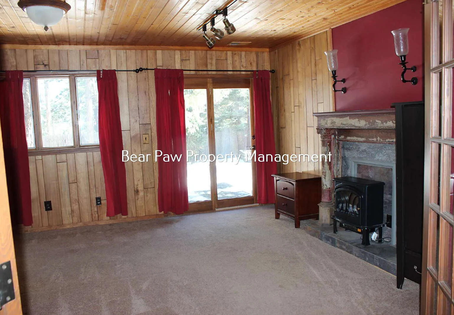 3 bed, 1.0 bath, 1200 sqft, $2,300 — Photo 2