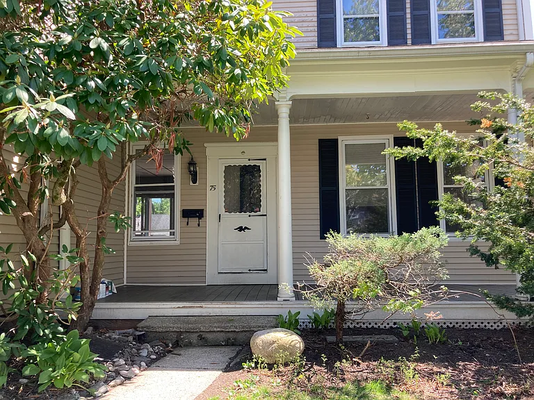75 Dean Ave — Photo 2