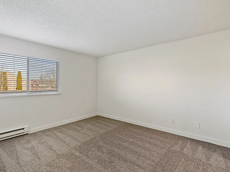 Pointe East — Photo 27