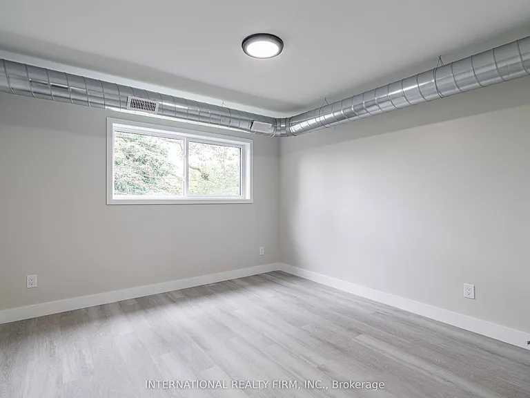 81 King Edward Ave #4 — Photo 12