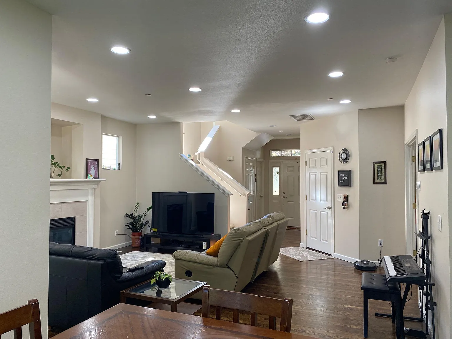 3 bed, 2.5 bath, 2000 sqft, $3,700 — Photo 2
