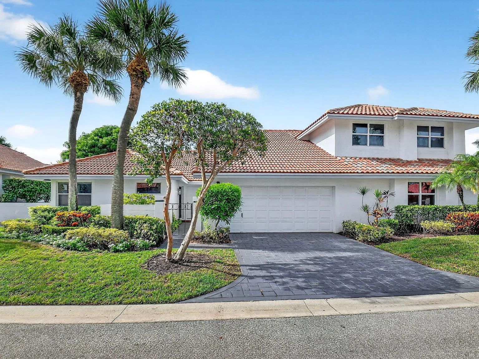 2 bed, 2.5 bath, 1482 sqft, $13,000 — Photo 2