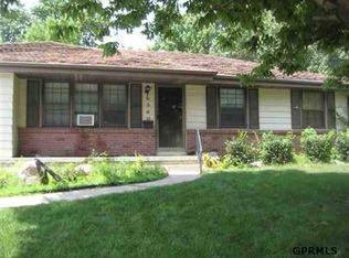 9360 Mockingbird Dr, Omaha, NE 68127