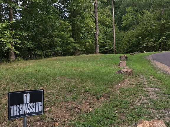 3rd image of 131 Hickory Nut Ln