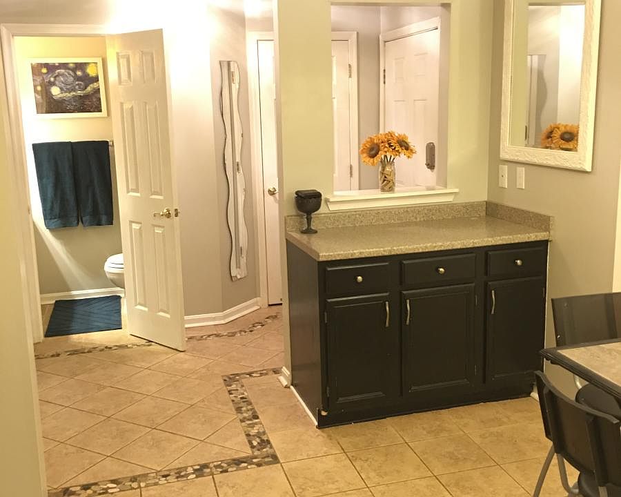 Kitchen/Entryway