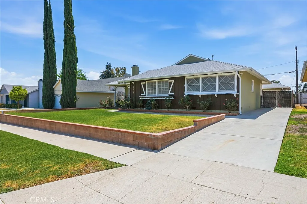 3 bed, 1207 sqft, $4,200 — Photo 4