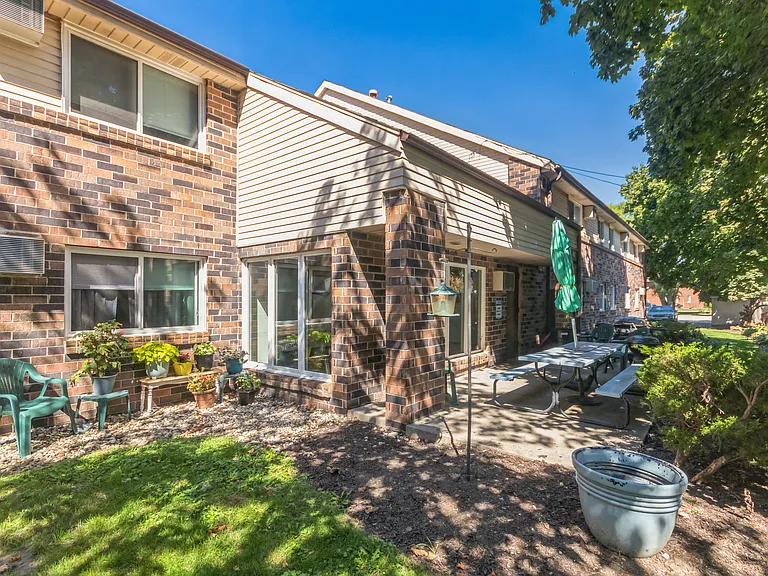 155 N Hyer Ln — Photo 8