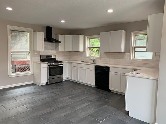 3rd image of 110 Brooklyn Ave #1