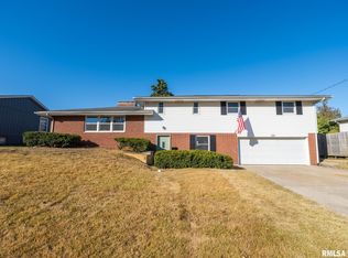 1321 W Kenwick Ln, Peoria, IL 61614