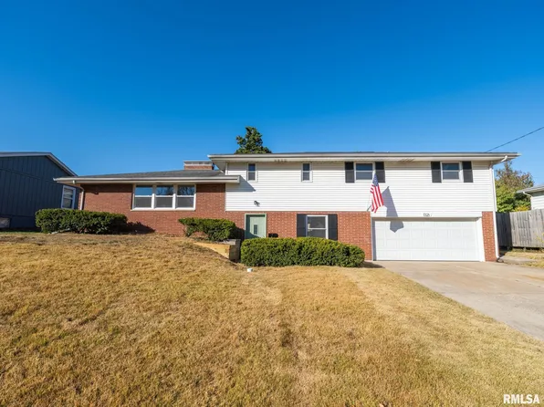 1321 W Kenwick Ln, Peoria, IL 61614