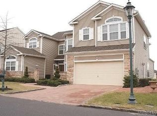 20 Hamlet Dr #97, Mount Sinai, NY 11766