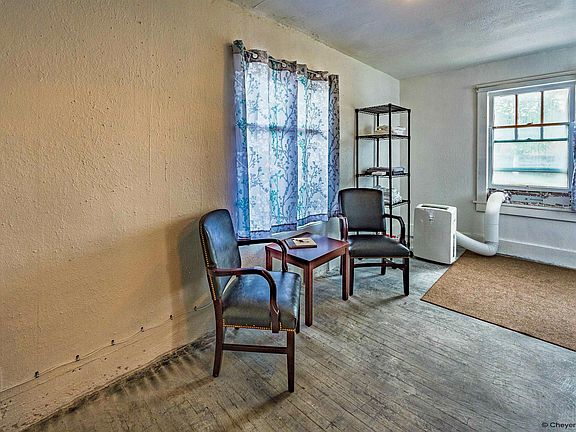 4th image of 100 E 28th St